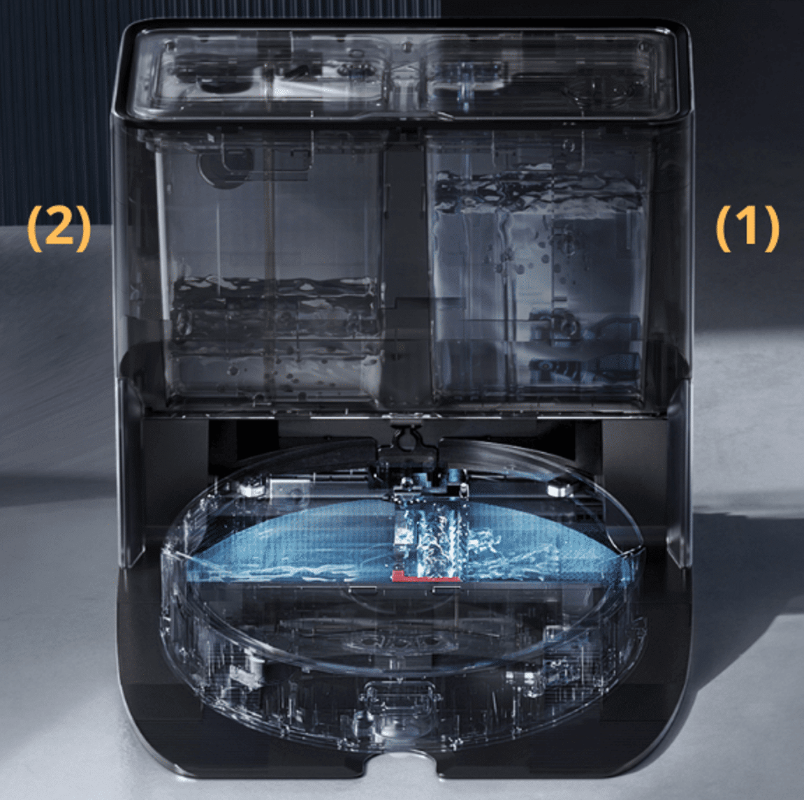 Der Frischwassertank und der Schmutzwassertank des Roborock G10 sind zu sehen